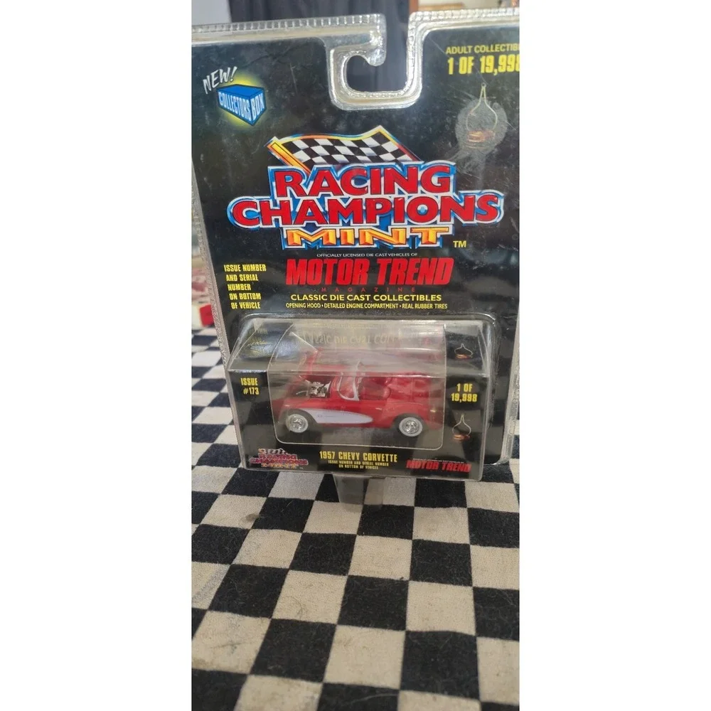 Racing Champions Mint - Motor‎ Trend - DieCast - 1957 Chevy Corvette